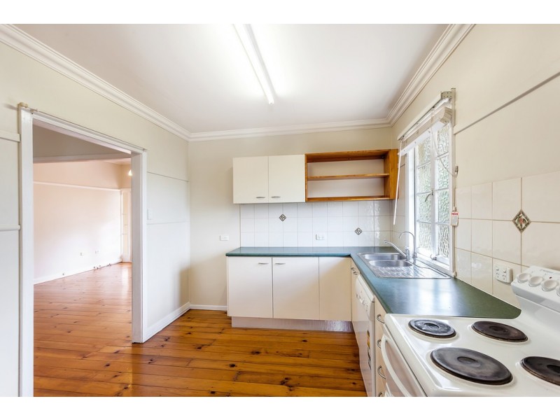 136 Holberton Street, Newtown QLD 4350