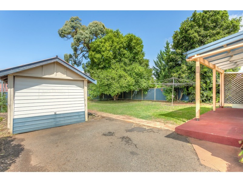 136 Holberton Street, Newtown QLD 4350