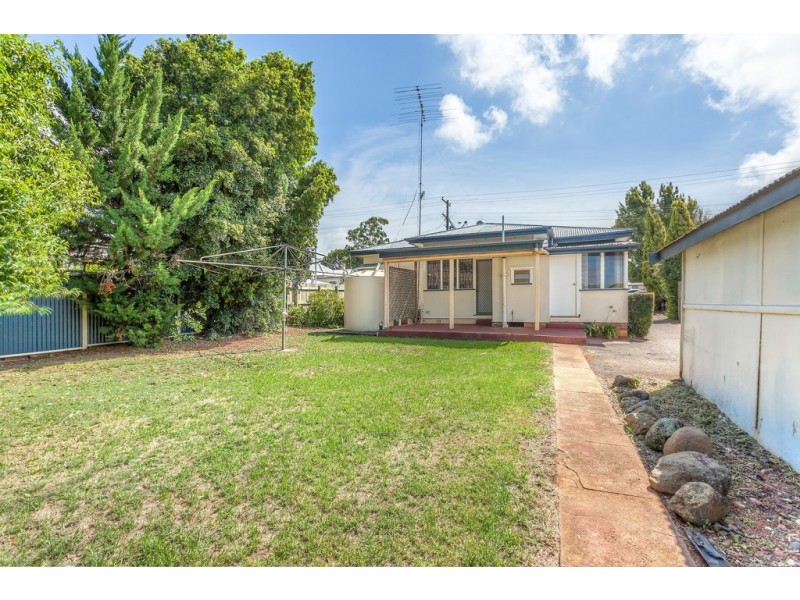 136 Holberton Street, Newtown QLD 4350