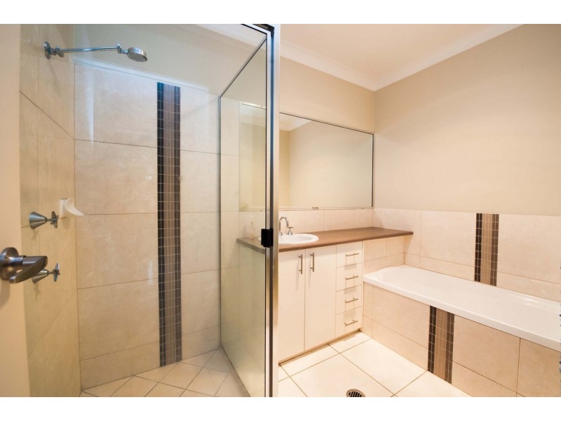 Unit 1/3 Fuschia Street, Middle Ridge QLD 4350