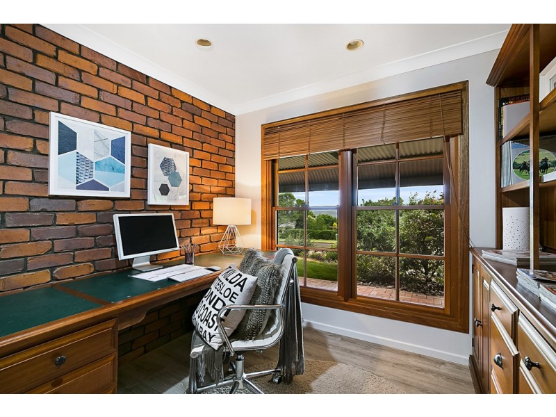 1 Large Street, Middle Ridge QLD 4350