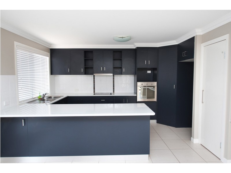 Unit 1/18 Sambar Court, Kearneys Spring QLD 4350