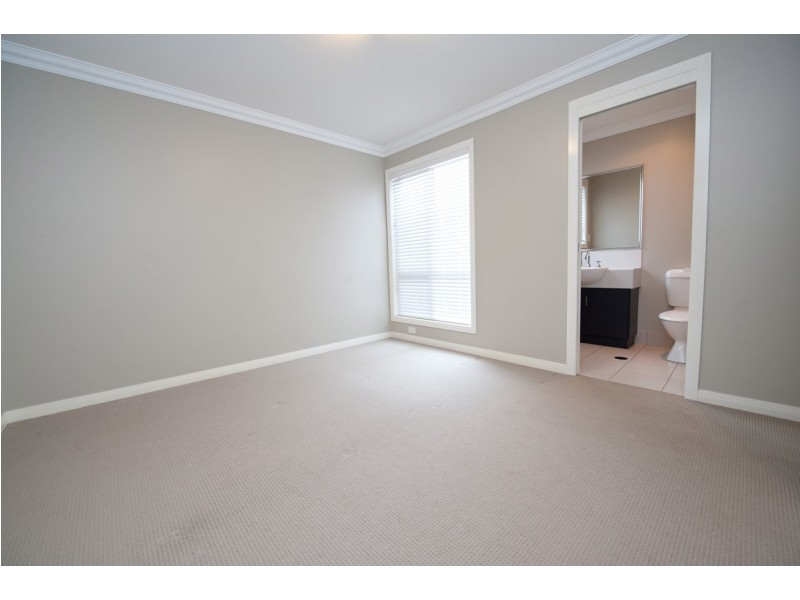 Unit 1/18 Sambar Court, Kearneys Spring QLD 4350