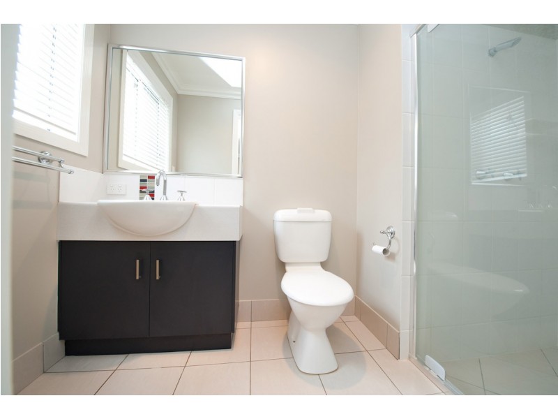 Unit 1/18 Sambar Court, Kearneys Spring QLD 4350