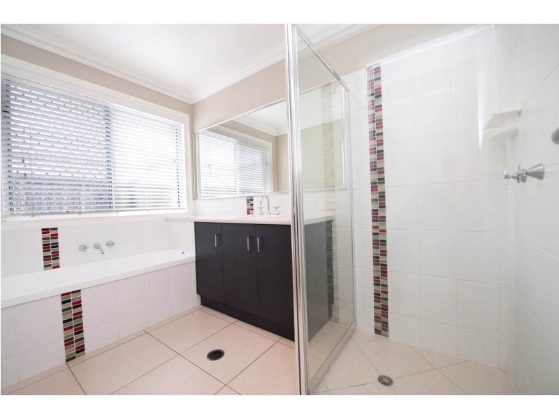 Unit 1/18 Sambar Court, Kearneys Spring QLD 4350