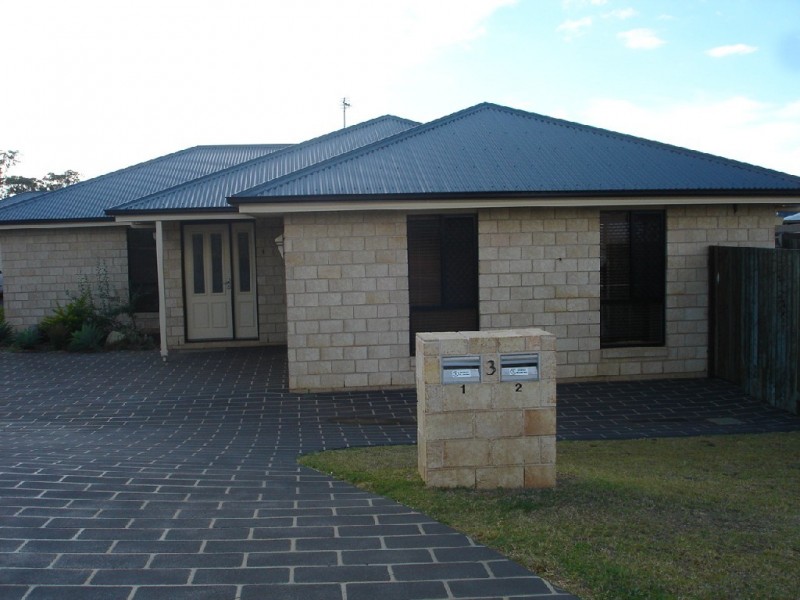 Unit 1/3 Nabiac Close, Kearneys Spring QLD 4350