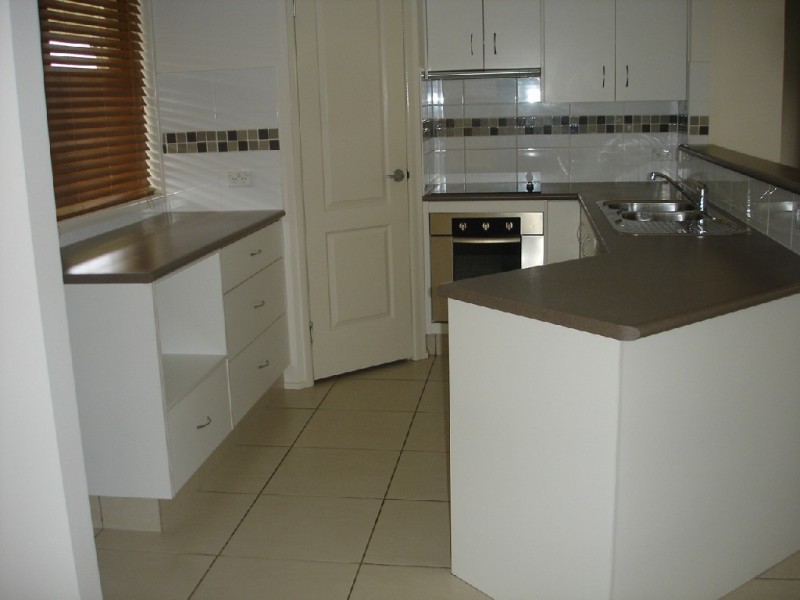 Unit 1/3 Nabiac Close, Kearneys Spring QLD 4350