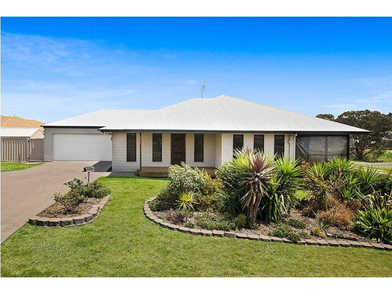 1 Wareena Crescent, Glenvale QLD 4350