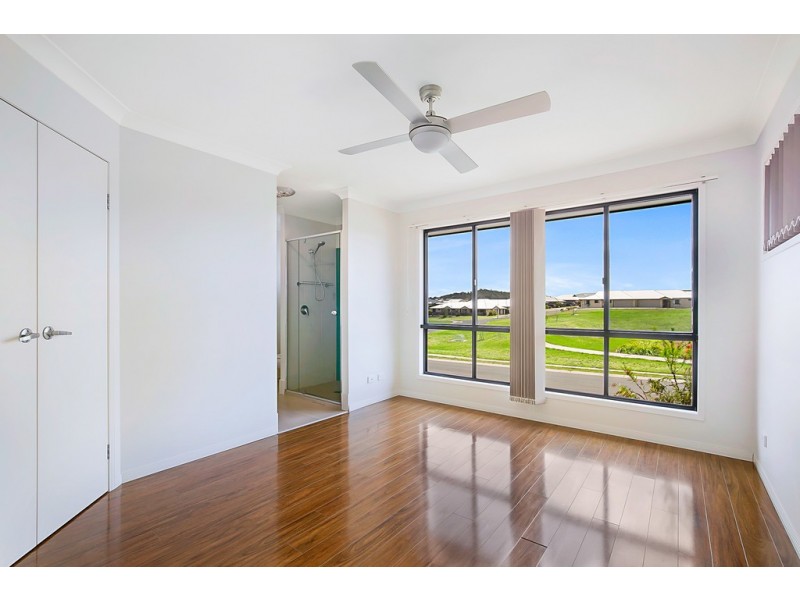 1 Wareena Crescent, Glenvale QLD 4350