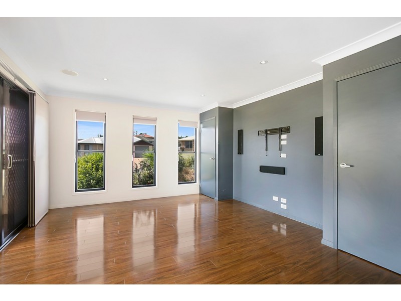 1 Wareena Crescent, Glenvale QLD 4350