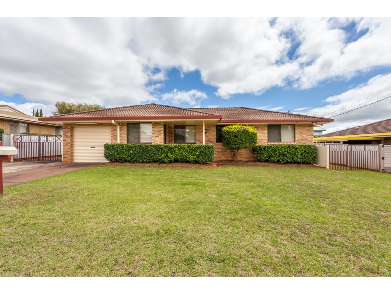 66 Jennifer Cresent, Darling Heights QLD 4350