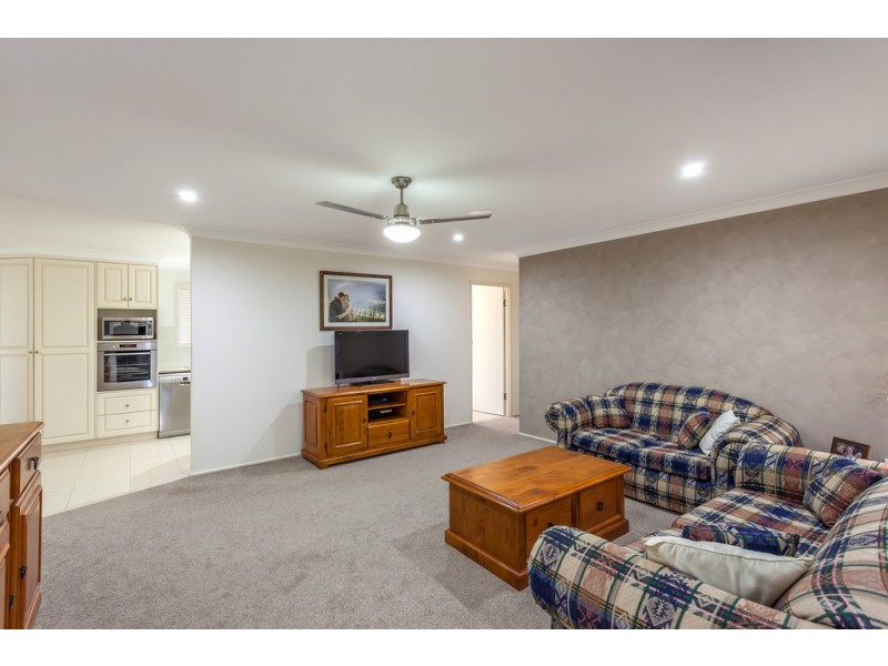 66 Jennifer Cresent, Darling Heights QLD 4350