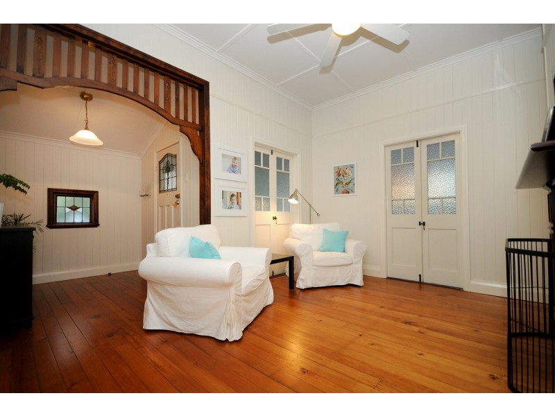 8 Collins Street, Mount Lofty QLD 4350