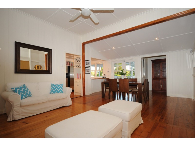 8 Collins Street, Mount Lofty QLD 4350