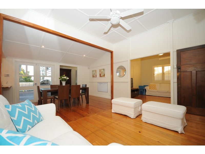 8 Collins Street, Mount Lofty QLD 4350