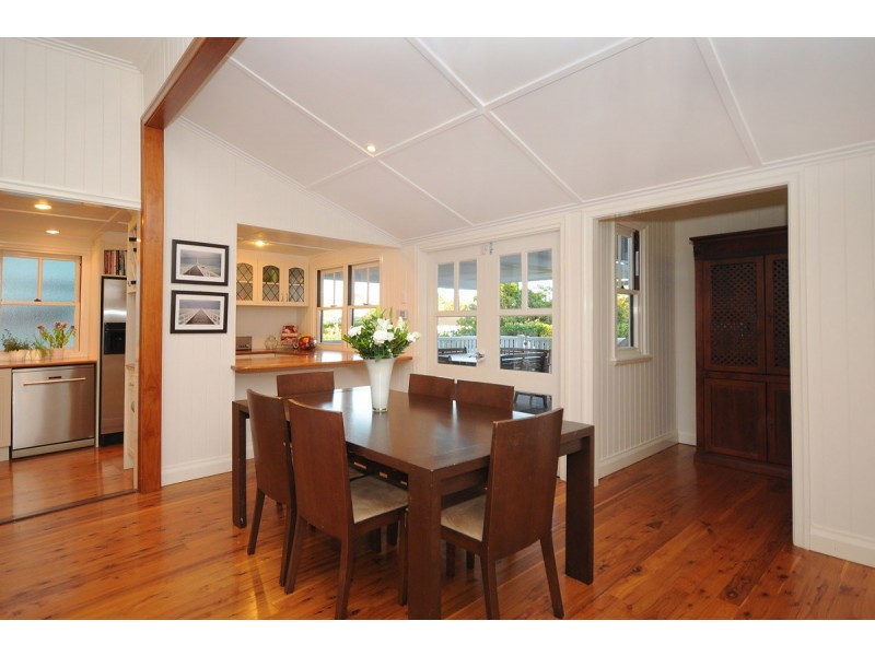 8 Collins Street, Mount Lofty QLD 4350