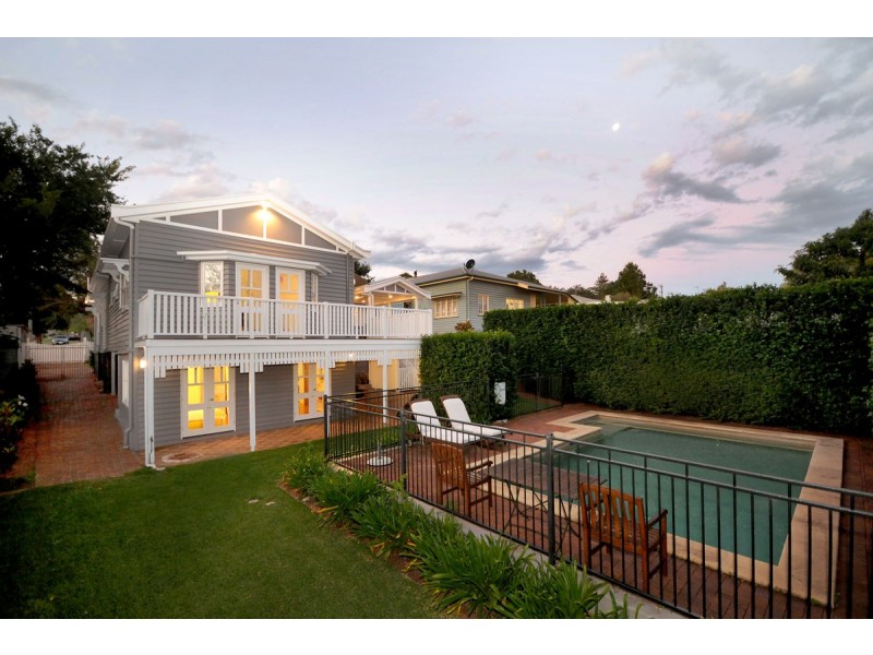 8 Collins Street, Mount Lofty QLD 4350