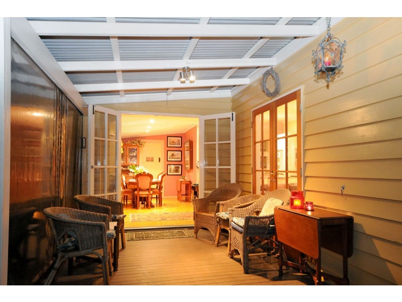 3 Rhyde Street, Mount Lofty QLD 4350