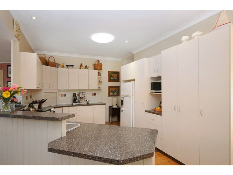 3 Rhyde Street, Mount Lofty QLD 4350