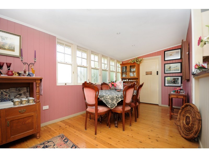 3 Rhyde Street, Mount Lofty QLD 4350