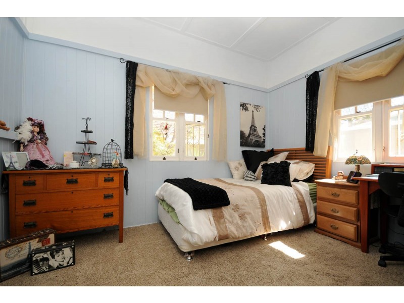 3 Rhyde Street, Mount Lofty QLD 4350