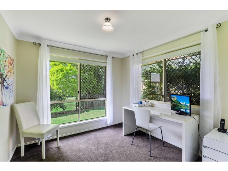 22 Moore Crescent, Wilsonton QLD 4350