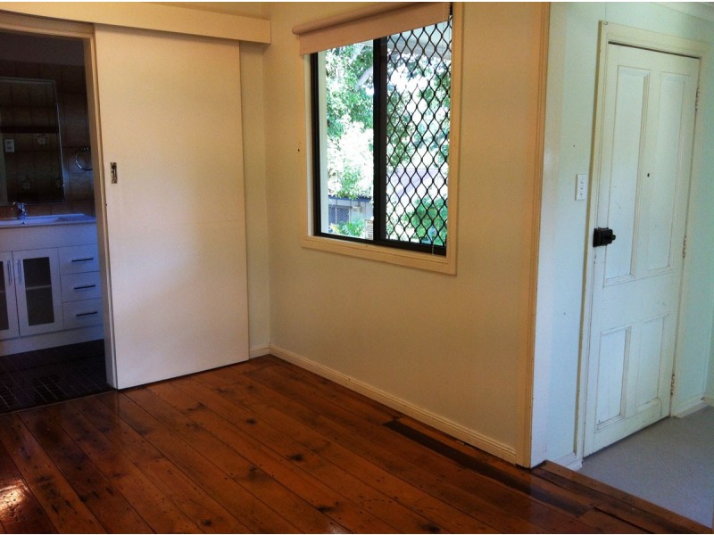 8 Vacy Street, Newtown QLD 4350