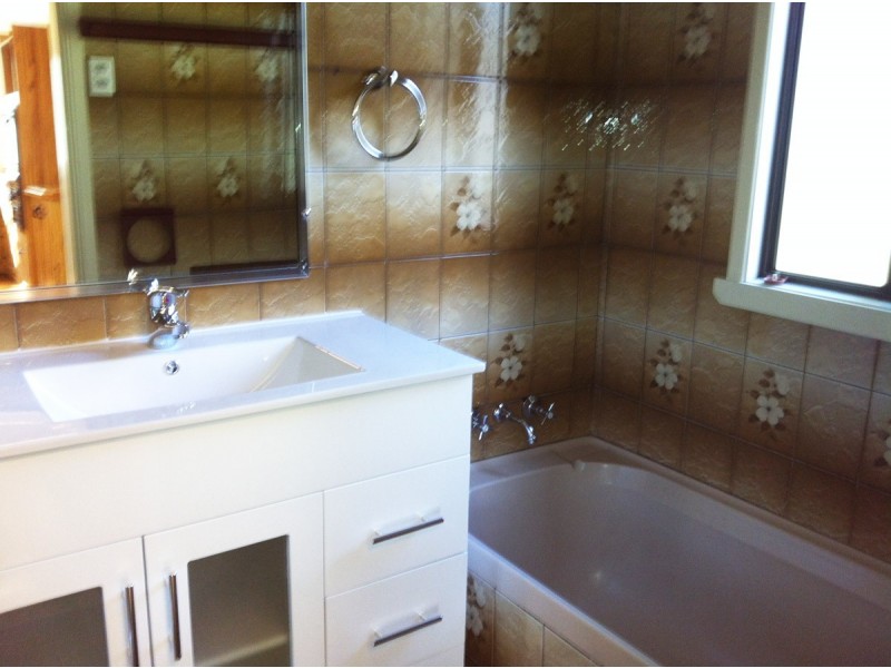 8 Vacy Street, Newtown QLD 4350