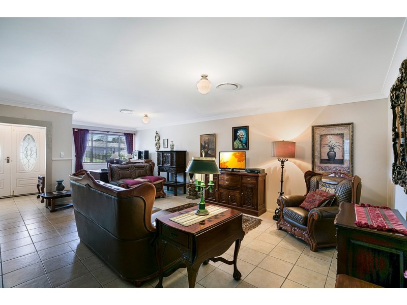 19 McShane Drive, Mount Kynoch QLD 4350