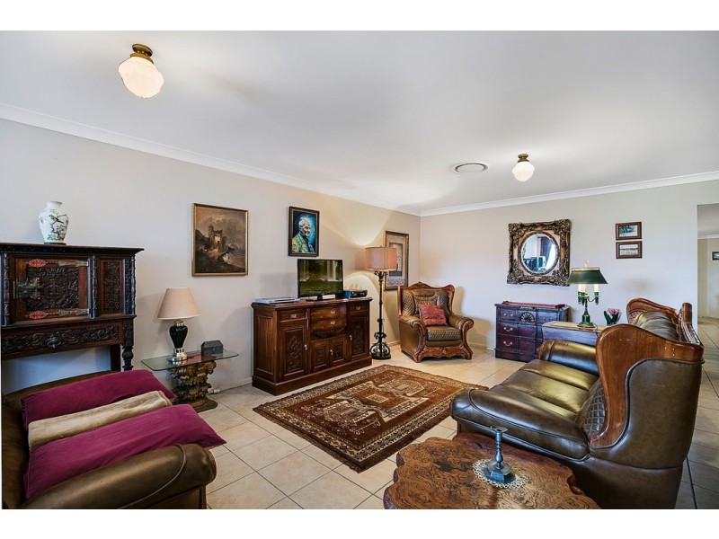 19 McShane Drive, Mount Kynoch QLD 4350