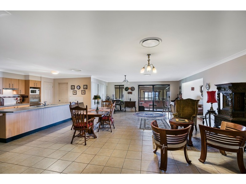 19 McShane Drive, Mount Kynoch QLD 4350