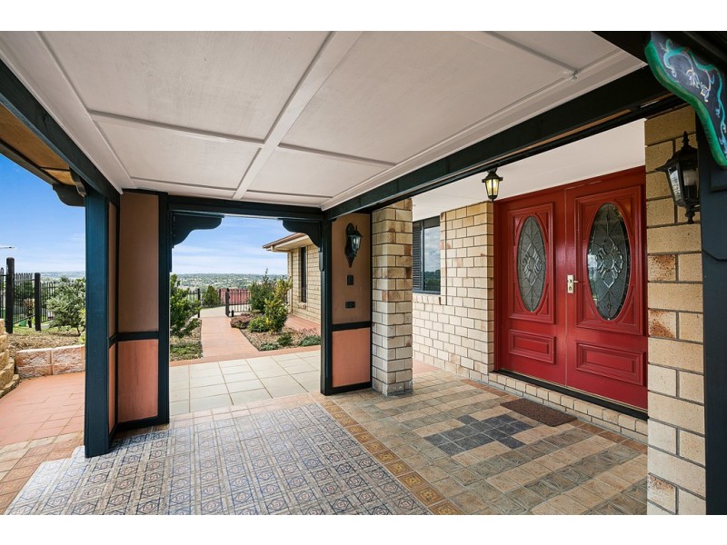 19 McShane Drive, Mount Kynoch QLD 4350