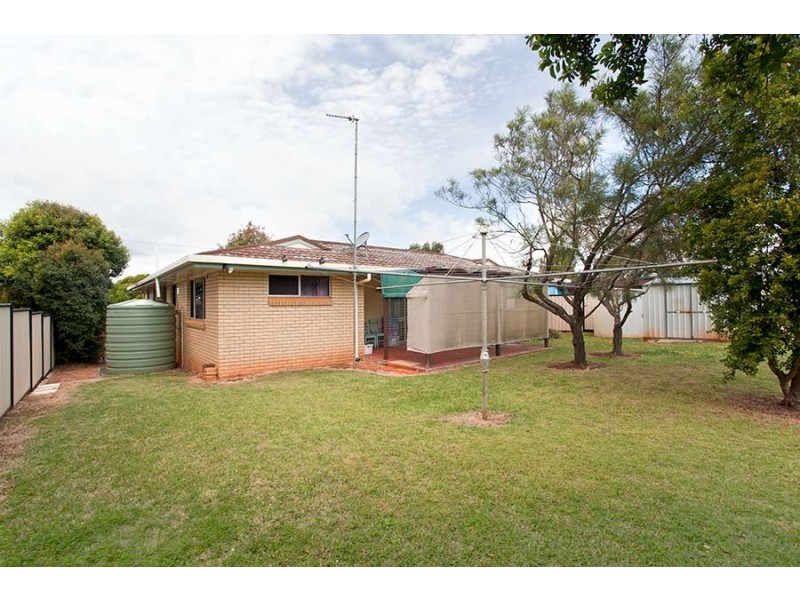 61 Hoepper Street, Kearneys Spring QLD 4350
