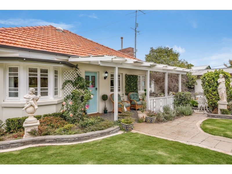 16 Rhyde Street, Mount Lofty QLD 4350