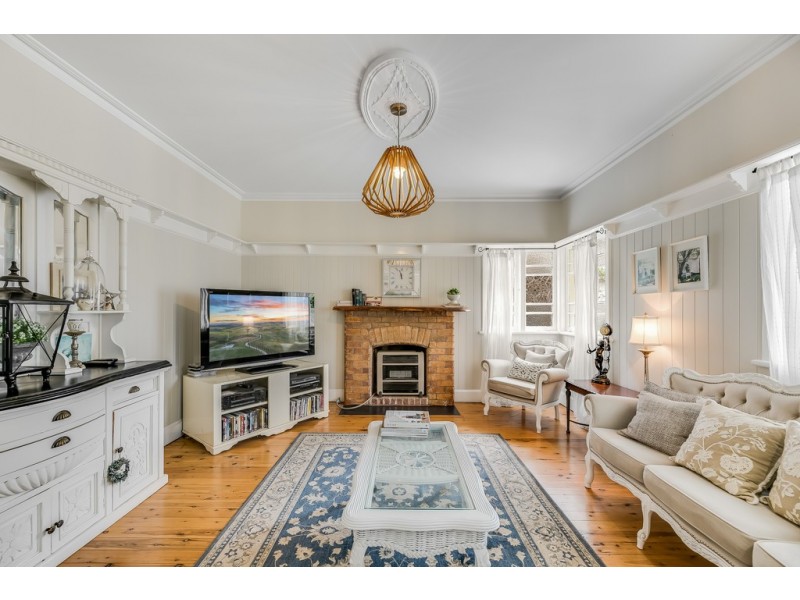 16 Rhyde Street, Mount Lofty QLD 4350