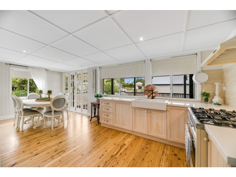 16 Rhyde Street, Mount Lofty QLD 4350