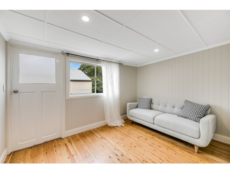 16 Rhyde Street, Mount Lofty QLD 4350