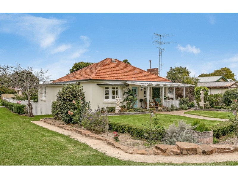16 Rhyde Street, Mount Lofty QLD 4350