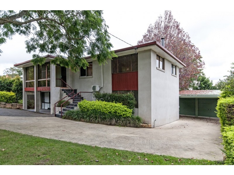 36 Range Street, Mount Lofty QLD 4350