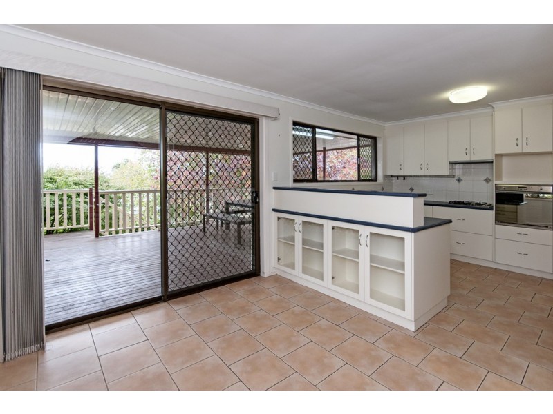 36 Range Street, Mount Lofty QLD 4350