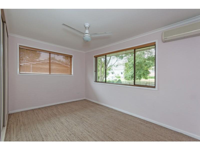 36 Range Street, Mount Lofty QLD 4350