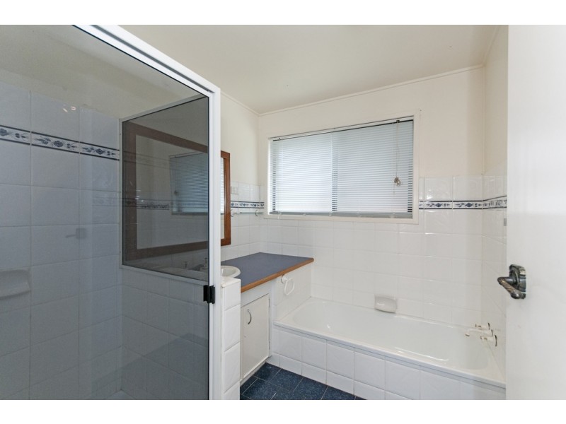 36 Range Street, Mount Lofty QLD 4350