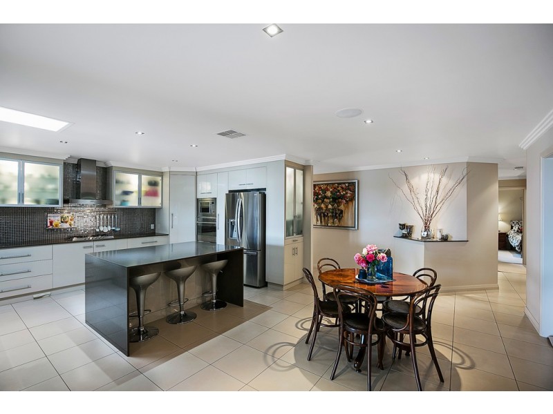 15 Coventry Court, Mount Lofty QLD 4350