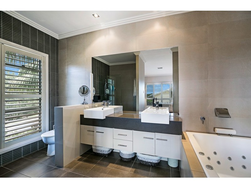 15 Coventry Court, Mount Lofty QLD 4350