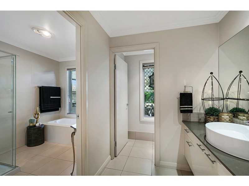 15 Coventry Court, Mount Lofty QLD 4350