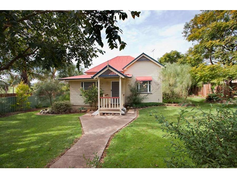 16 Vanity Street, Rockville QLD 4350