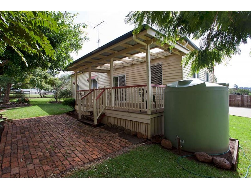 16 Vanity Street, Rockville QLD 4350