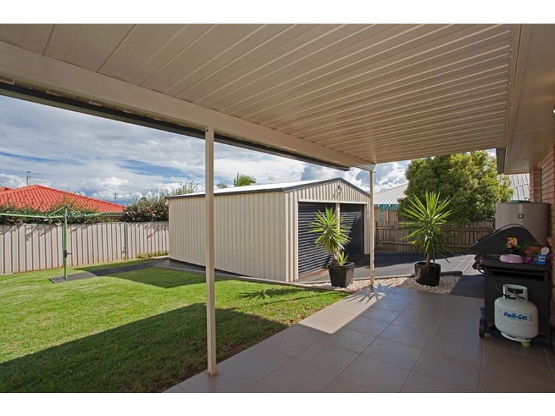 16 Oaklands Court, Glenvale QLD 4350