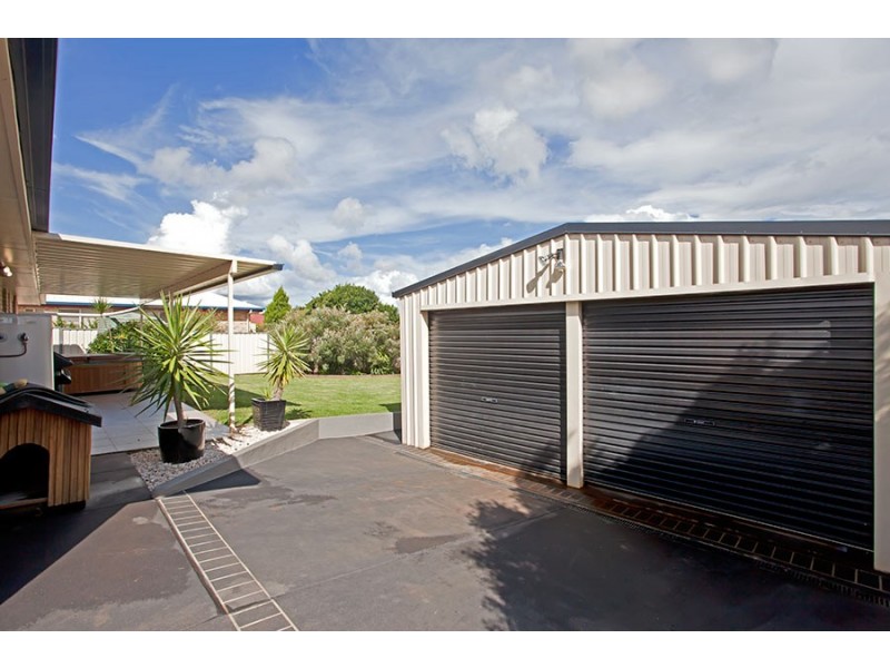 16 Oaklands Court, Glenvale QLD 4350