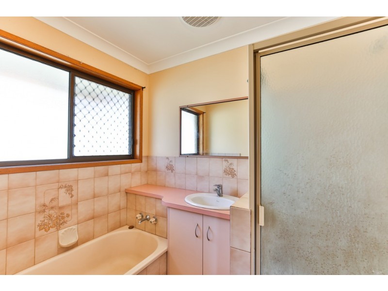 10 Noll Street, Kearneys Spring QLD 4350